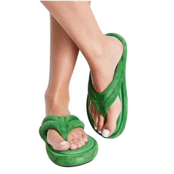 Free‎ People Women's Wonderland Green Leather Suede Thong Sandals Size 38 - Picture 2 of 9